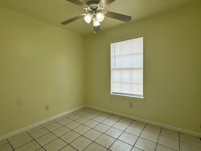 Building Photo - Ready for move in