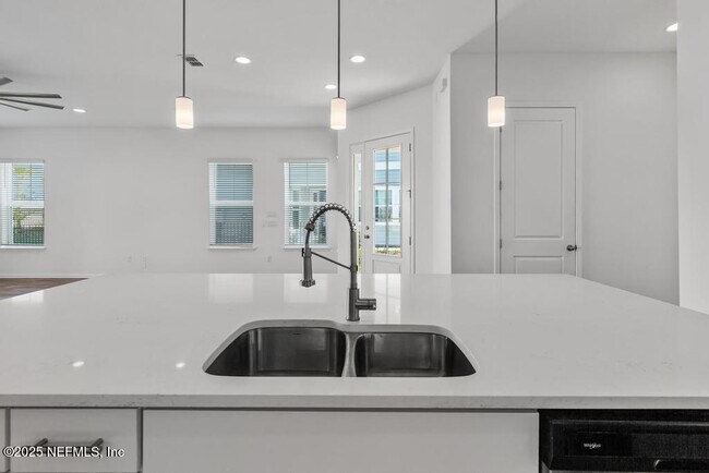 Building Photo - 475 Marquesa Cir