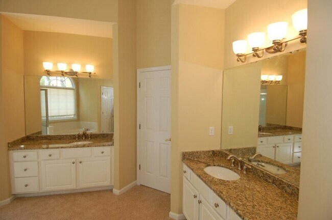 Building Photo - 340 Tall Timbers Dr