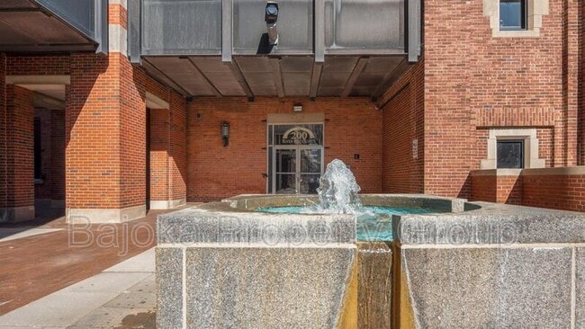 Building Photo - 200 River Pl Dr