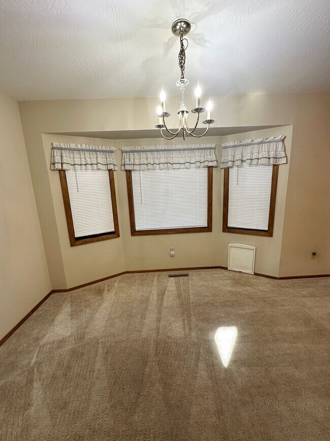 Building Photo - Charming 3 Bedroom Brick Home with Fenced Backyard