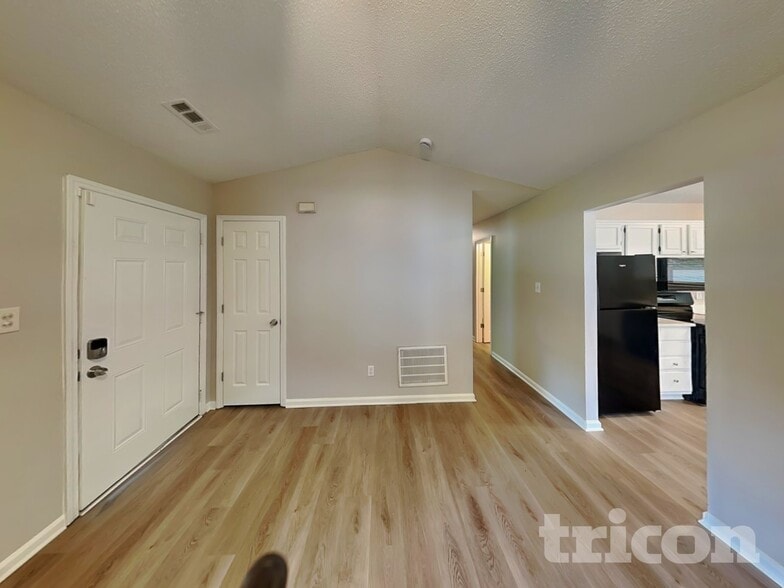 Building Photo - 6631 Flat Rock Dr