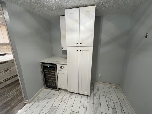 Building Photo - Beautifully remodeled 3 bedroom, 2.5 bath, 2 car garage