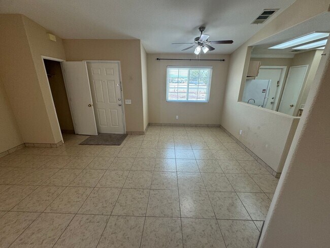 Building Photo - Charming 3-bedroom home located in the picturesque town of Pahrump!