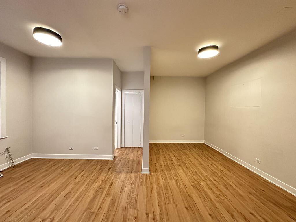 Building Photo - 659 W Wrightwood Ave
