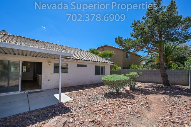 Building Photo - SE Single Story 3 Bedroom Home!!! Low Main...