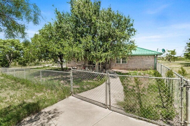 Building Photo - 10401 Arlie Rd
