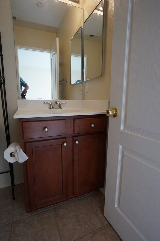 Building Photo - Beautiful 3 Bedroom Condo in Rancho!