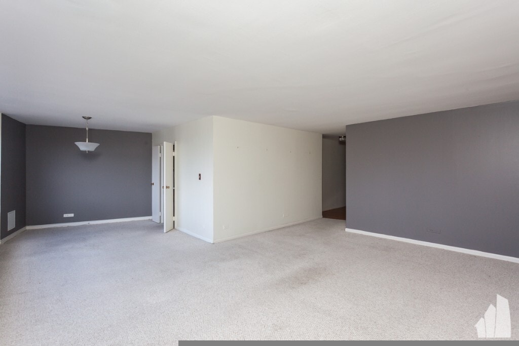 Building Photo - 3930 N Pine Grove Ave