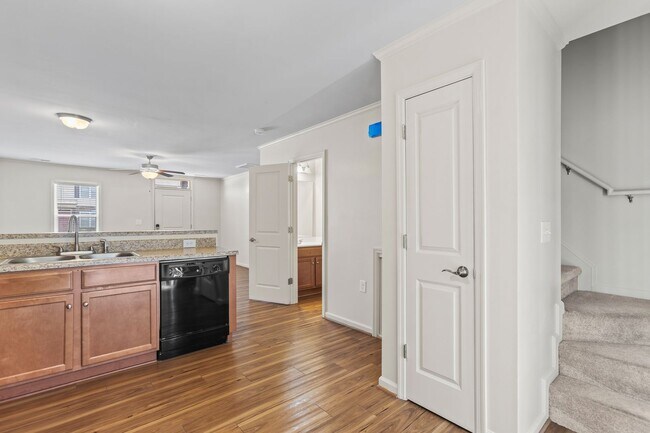 Building Photo - 2BR Townhome Near Camp Lejeune