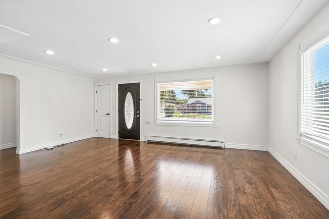 Building Photo - 2469 Newland St