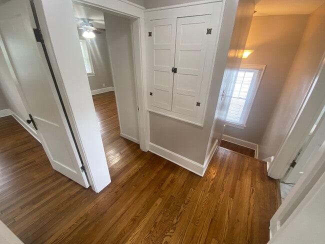 Building Photo - 4 Bedroom- Grandview