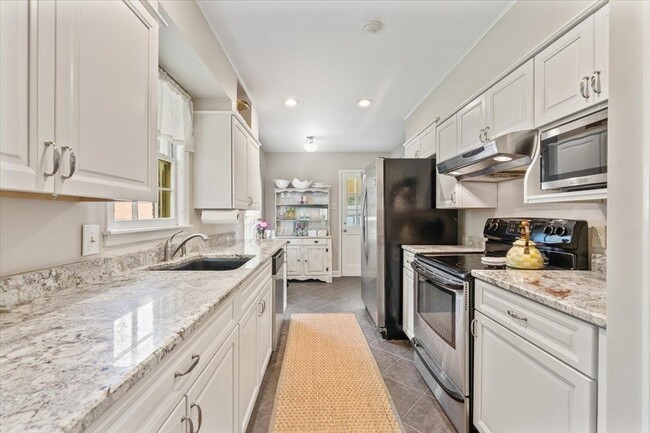 Building Photo - 5081 Rich Rd