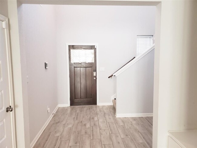 Building Photo - 124 Peruvian Ln