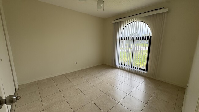 Building Photo - 5045 SE Primrose Way