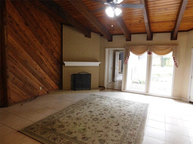 Building Photo - 725 W 42nd St