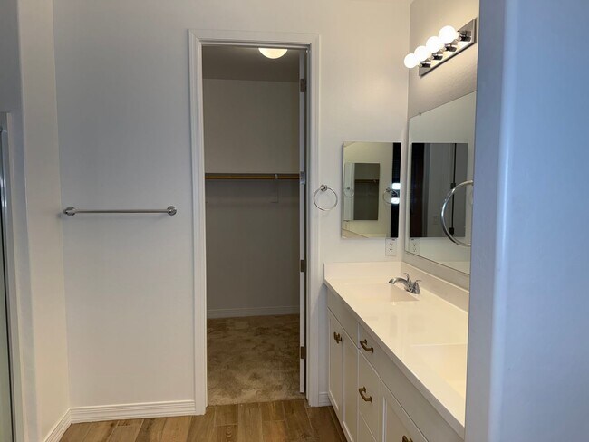 Building Photo - 1673 N St Francis Pl