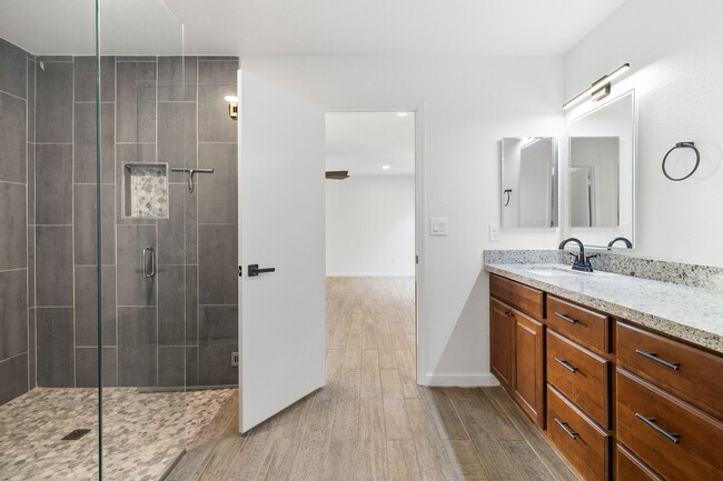 Building Photo - Luxury Living in the Heart of McCormick Ranch!