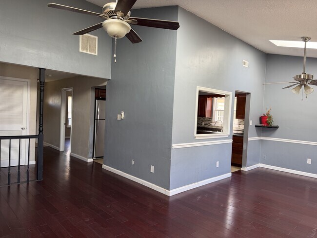 Building Photo - 2005 Handel Ct