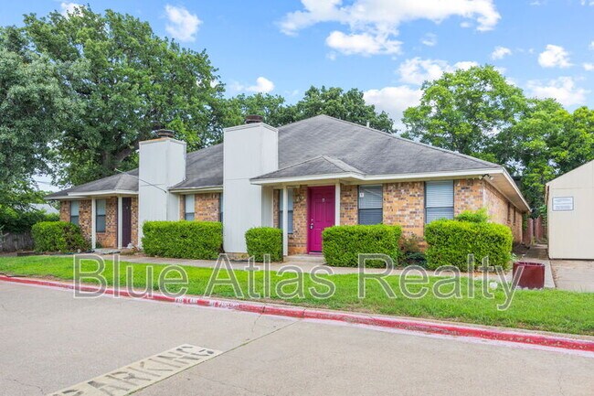 Building Photo - 916 Hilltop Dr