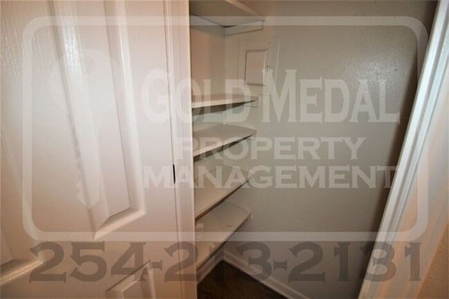 Building Photo - Now Leasing – 930 JR Ct.