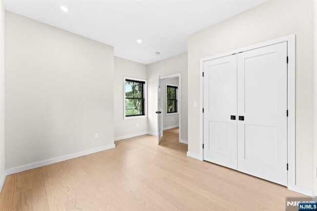 Building Photo - 165 Jefferson Ave