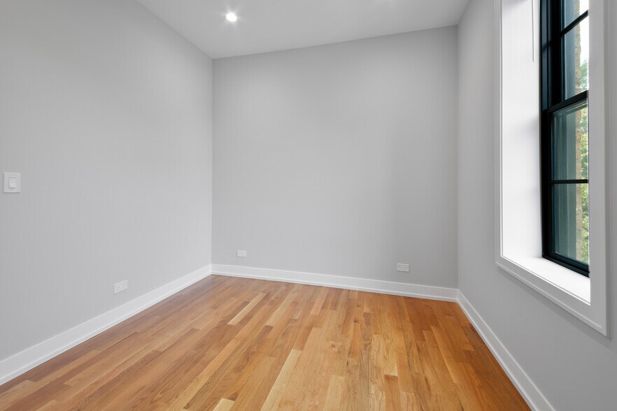 Building Photo - 1339 N Noble St