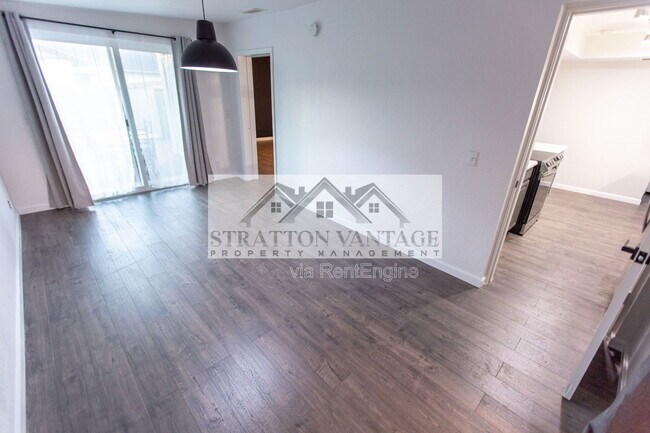 Building Photo - 111 E Manhatton Dr