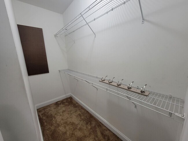 Building Photo - 211 Brook Ct