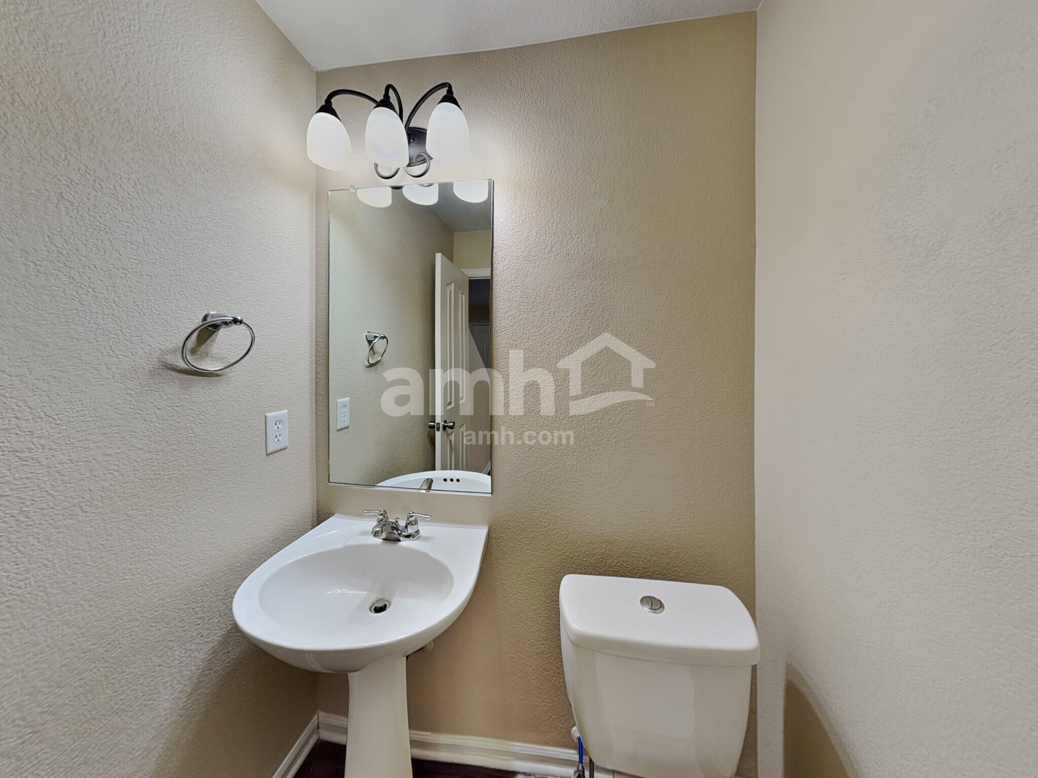 Building Photo - 2630 Coach House Loop