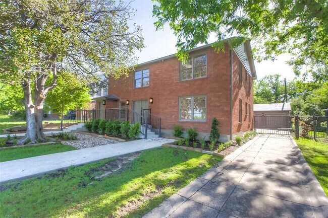 Building Photo - 2105 Rockridge Terrace