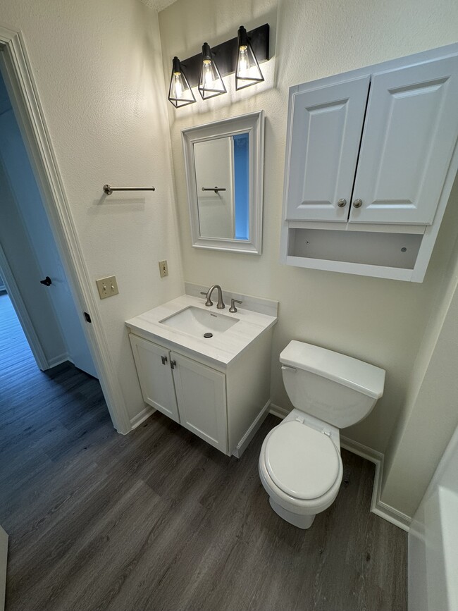 Building Photo - 395