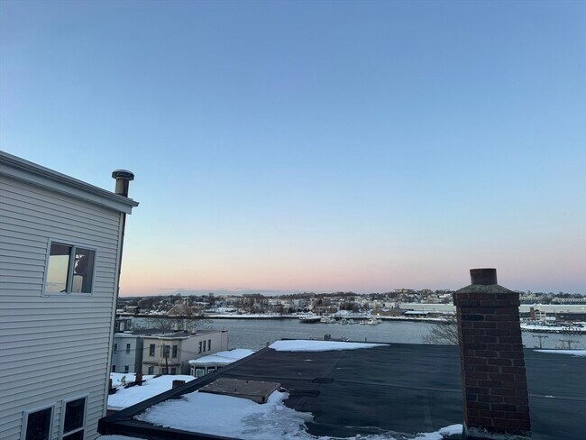 Building Photo - 278 E Eagle St