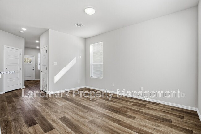 Building Photo - 303 Eastland St