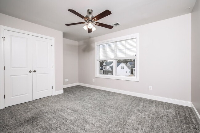 Building Photo - 190 Grey Hawk Dr