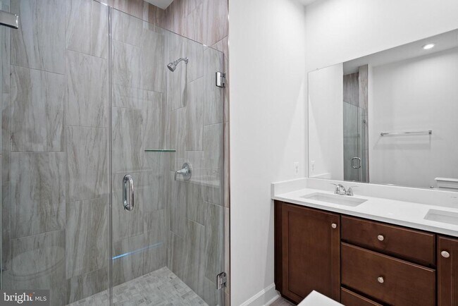 Building Photo - 596 Watermans Dr