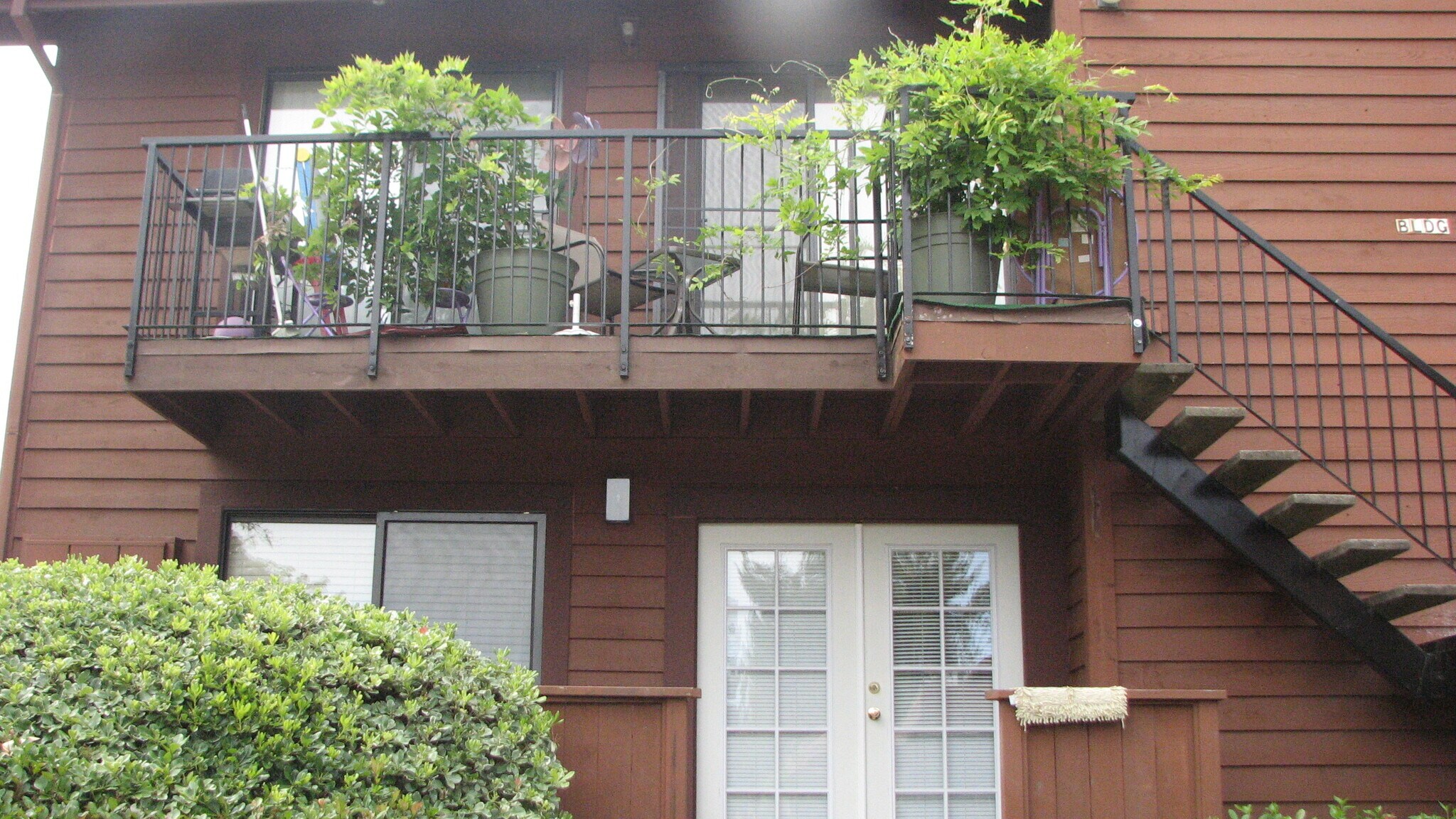 Building Photo - 3180 Country Club Dr