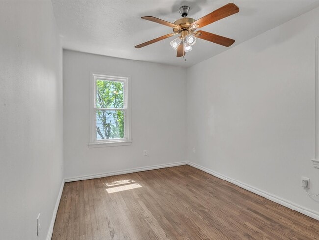 Building Photo - 815 Sandra Dr