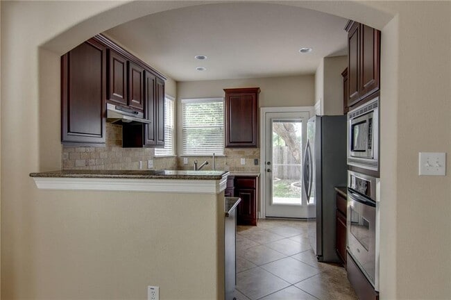 Building Photo - 15400 Interlachen Dr