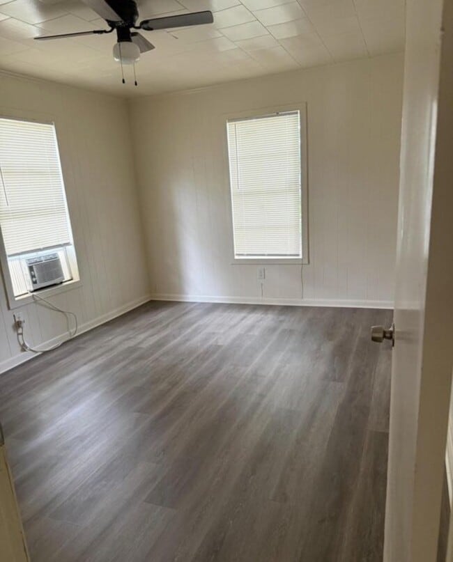 Building Photo - NA - "1039 St Charles St"