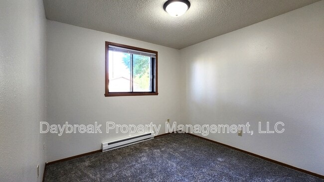 Building Photo - 3402 15th Ave S