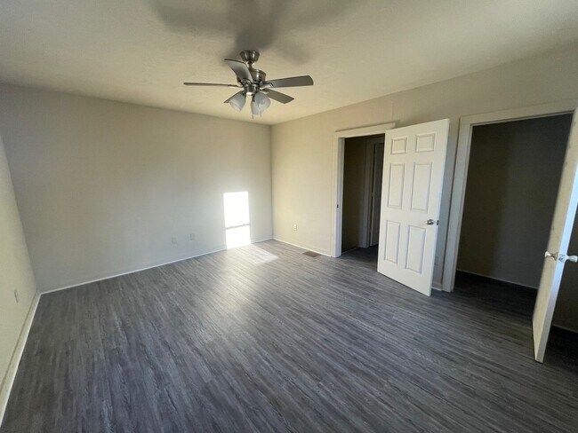 Building Photo - OM-1512 Cincinnati Street