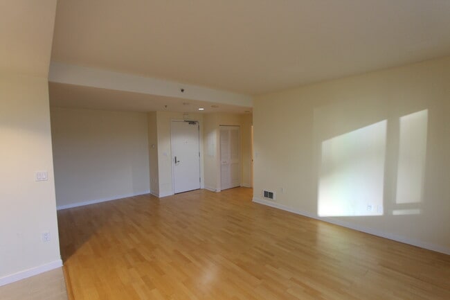 Building Photo - EPIC REA-AZARI PM - Nice Studio at The Beacon in South Beach w/Parking available