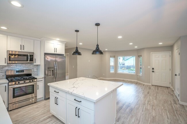 Building Photo - Spacious 3-Bedroom Home with Deck & Fenced Yard