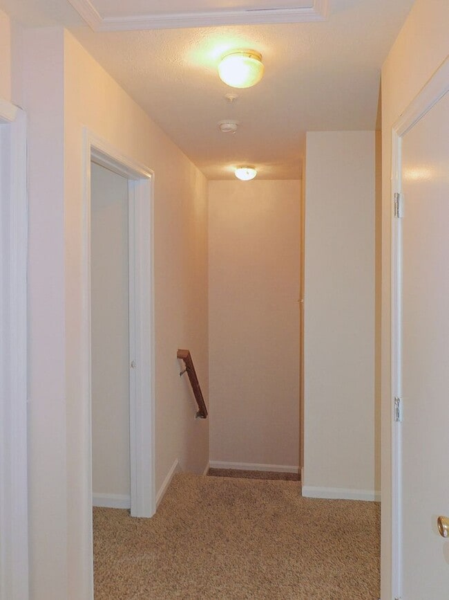 Building Photo - Recently Renovated 2 Story Inner Town Home...