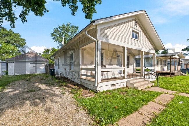 Building Photo - 619 Houser Dr