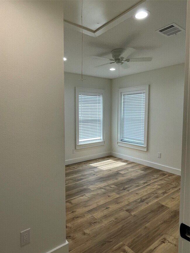 Building Photo - 1026 Kern St