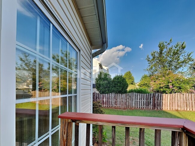 Building Photo - 25 Bellows Falls Dr