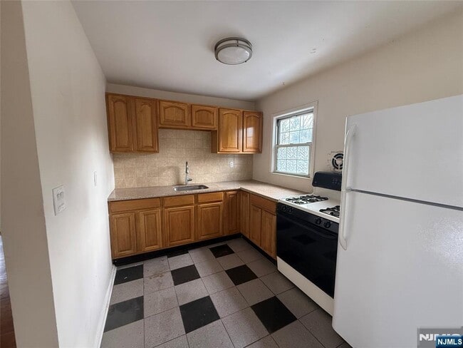 Building Photo - 171-183-183 Fort Lee Rd