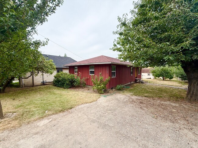 Building Photo - 31545 NW Hillcrest St
